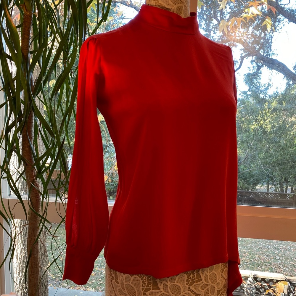 Lovely boutique blouse. ✨Size M✨